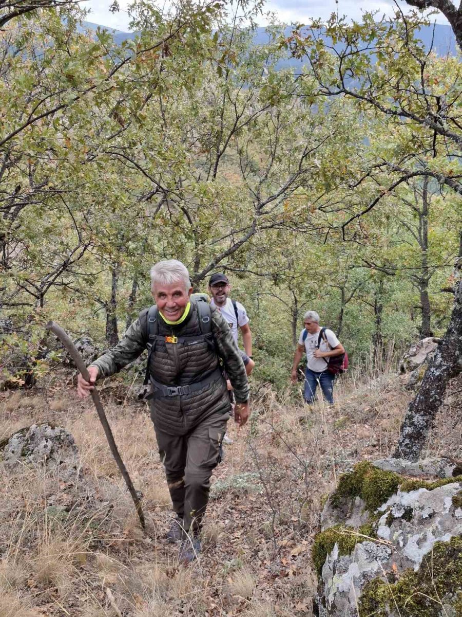 Esdağ Üyeleri Hem Hayvanları Besledi Hem De Çöp Topladı