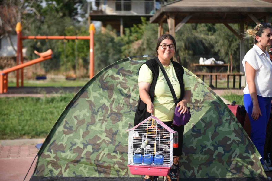 Başkan Kocagöz, Sokakta Kalan Anne Ve Kıza Sahip Çıktı