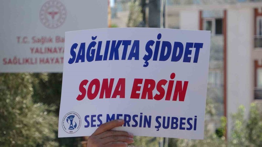 Mersin’de Hemşire Ve Doktorun Darp Edilmesi Protesto Edildi