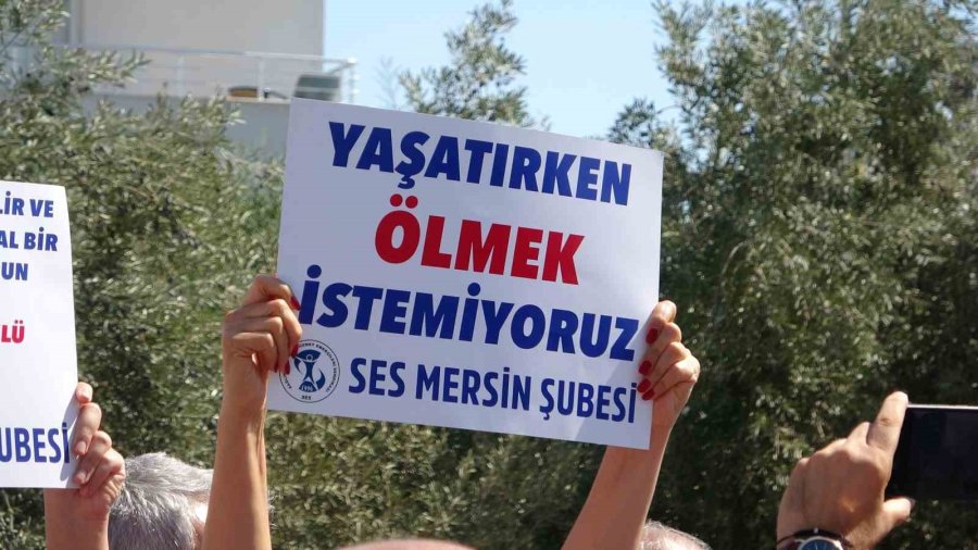 Mersin’de Hemşire Ve Doktorun Darp Edilmesi Protesto Edildi