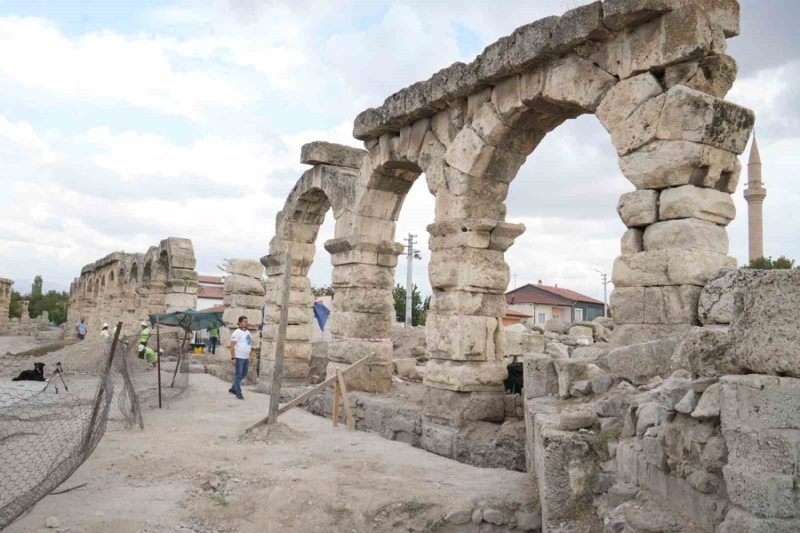 Toprak Altında Kalan 2 Bin Yıllık Su Kemerleri Gün Yüzüne Çıkartılıyor