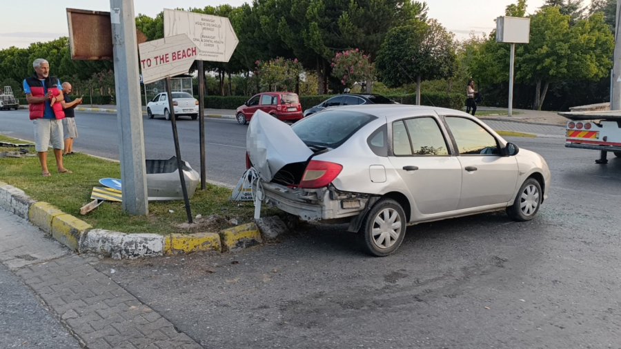 Antalya’da İki Otomobil Çarpıştı: 2 Yaralı