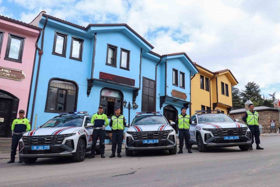 Eskişehir İl Jandarma Komutanlığı Envanterine 5 Yeni Trafik Aracı Daha Katıldı