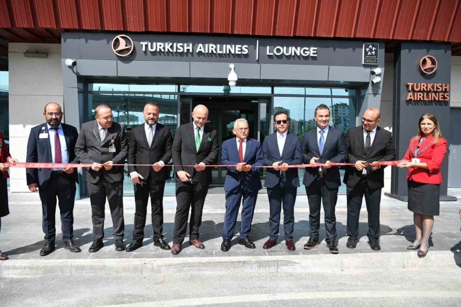 Havalimanı Terminal Binası’nın Yolcu Salonu Açıldı