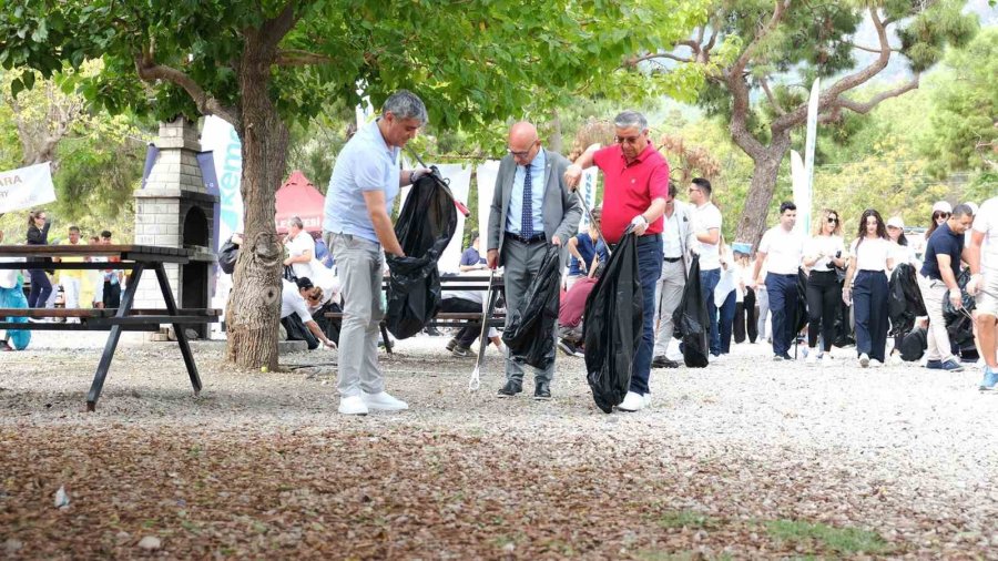 Kemer Belediyesinden Dünya Temizlik Günü Etkinliği