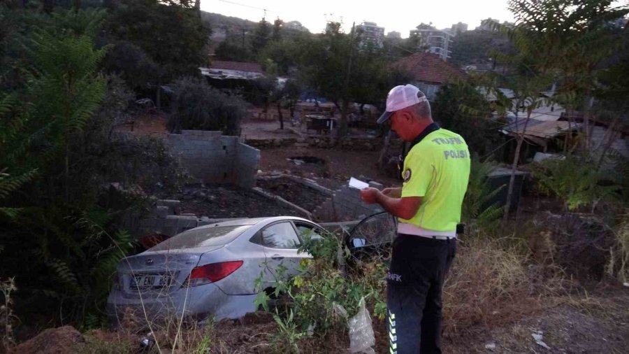 Antalya’da İki Otomobil Çarpıştı: 4 Yaralı