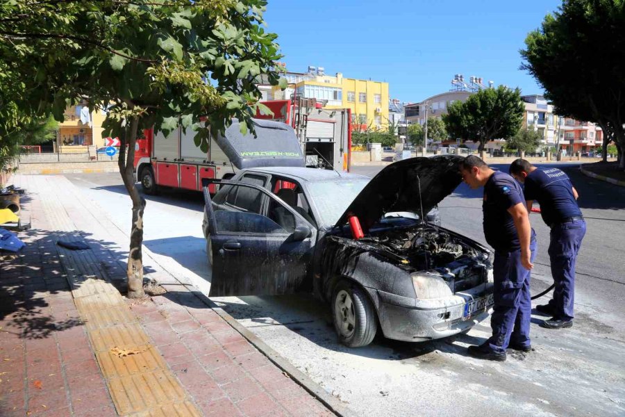 Burnuna Gelen Benzin Kokusu Sonrası Aracı Alev Aldı