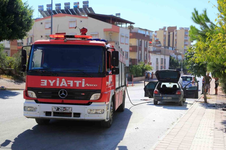 Burnuna Gelen Benzin Kokusu Sonrası Aracı Alev Aldı