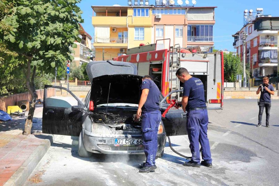 Burnuna Gelen Benzin Kokusu Sonrası Aracı Alev Aldı