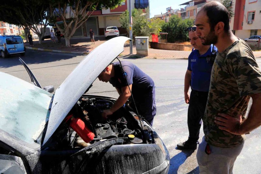 Burnuna Gelen Benzin Kokusu Sonrası Aracı Alev Aldı