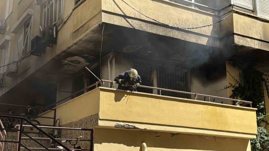 Alanya’da Çıkan Yangında Daire Kullanılamaz Hale Geldi