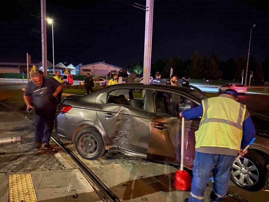 Kayseri’de Kazaya Karışan Otomobilin Sürücüsü Kaçtı: 5 Yaralı