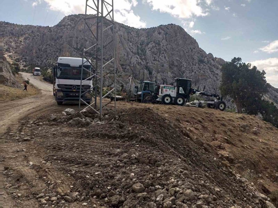 Mersin’de Selden Kapanan Yollar Ulaşıma Açıldı