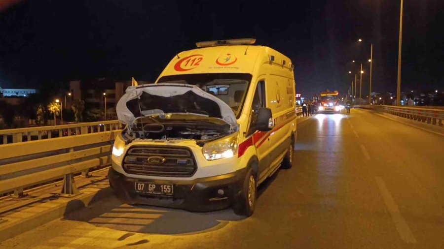 Antalya’dan Akseki’ye Giden Ambulansın Motorunda Yangın Çıktı