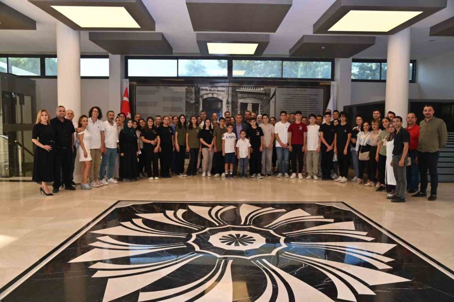 Manavgat Belediyesi’nden Lgs’de Dereceye Giren Gençlere Ödül