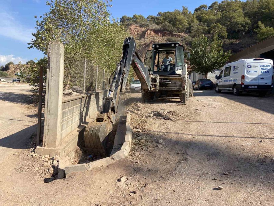 Kumluca Şehir Mezarlığı’na Cenaze Hizmet Birimi Açıldı