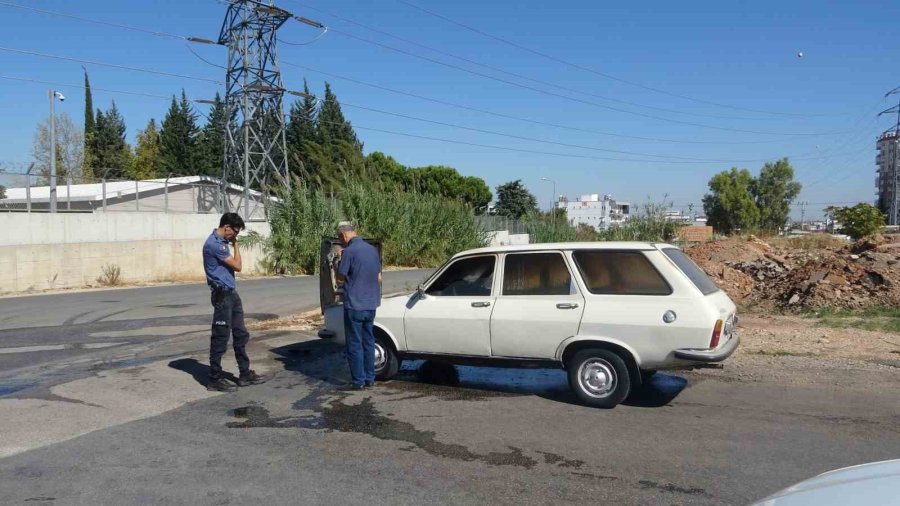 Antalya’da Yanan Araç Kullanılamaz Hale Geldi