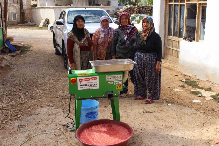 Büyükşehirden Elmalılı Kadınlara Salça Makinesi Desteği