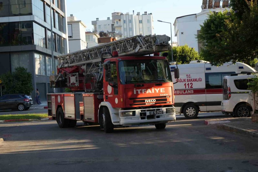 Antalya’da Lüks Sitede Korkutan Yangın: Mahsur Kalan Çocukları Komşular Kurtardı