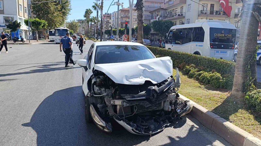 Kırmızı Işık İhlali Feci Kazayı Beraberinde Getirdi