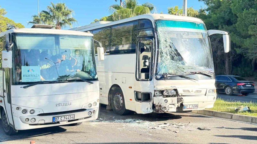 Otel Servisi Su Tankerine Arkadan Çarptı: 1 Yaralı