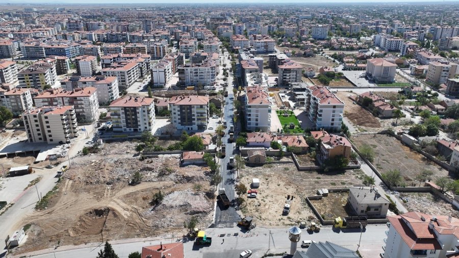 Karatay’da Sıcak Asfalt Çalışmaları Sürüyor