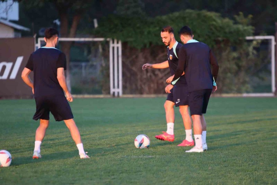 Burak Yılmaz: "oynadığımız Oyunun Karşılığını Almak İstiyoruz"