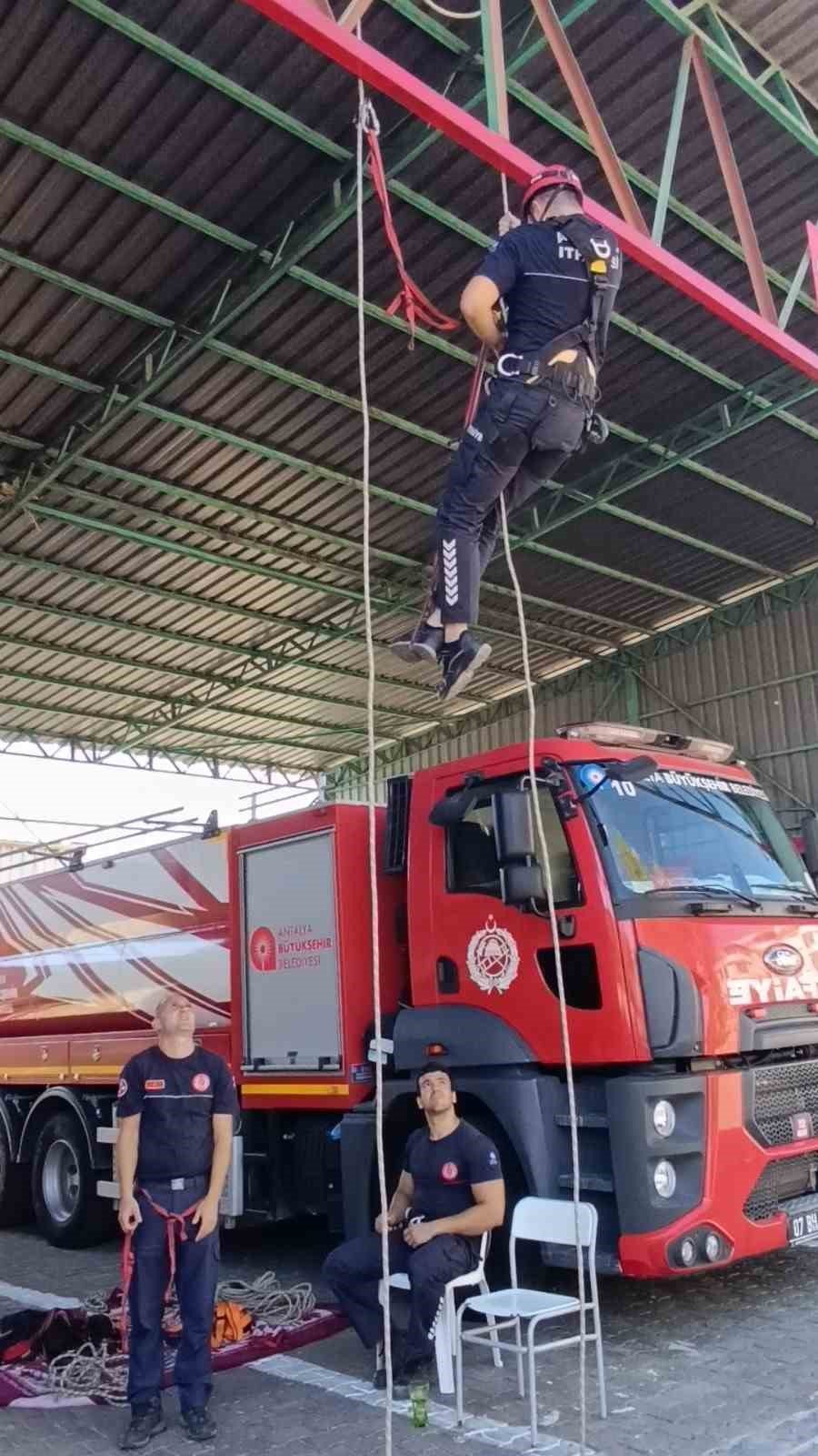 İtfaiye Personeline ‘yüksekte Güvenli Çalışma’ Eğitimi Verildi