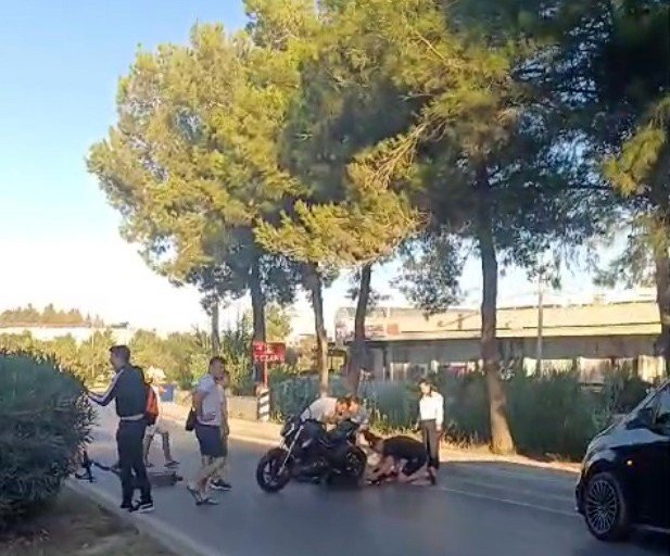 Scooter İle Motosiklet Çarpıştı, Sürücüler Yaralandı