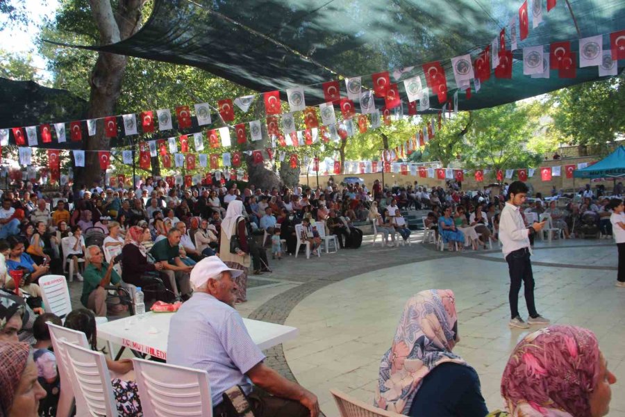 Mersin’de Şalvarlı Kadınlar Korosu