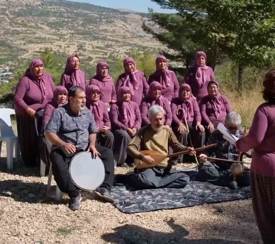 Mersin’de Şalvarlı Kadınlar Korosu