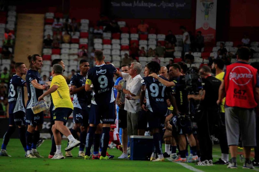 Trendyol Süper Lig: Antalyaspor: 0 - Fenerbahçe: 0 (ilk Yarı)