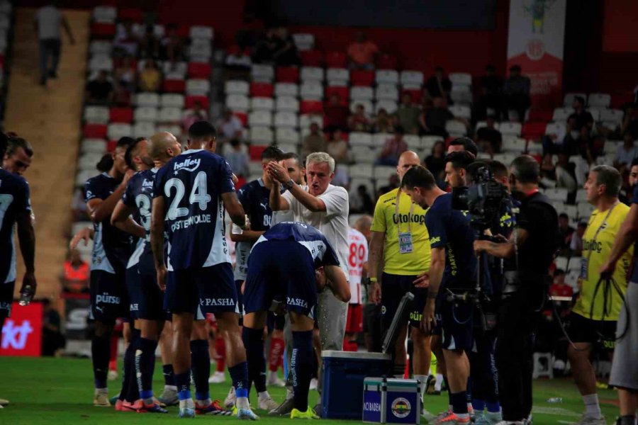 Trendyol Süper Lig: Antalyaspor: 0 - Fenerbahçe: 0 (ilk Yarı)