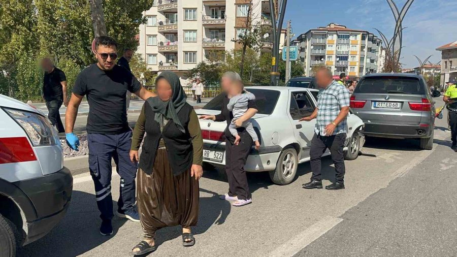 Aksaray’da Otomobil Cipe Arkadan Çarptı: 2 Yaralı