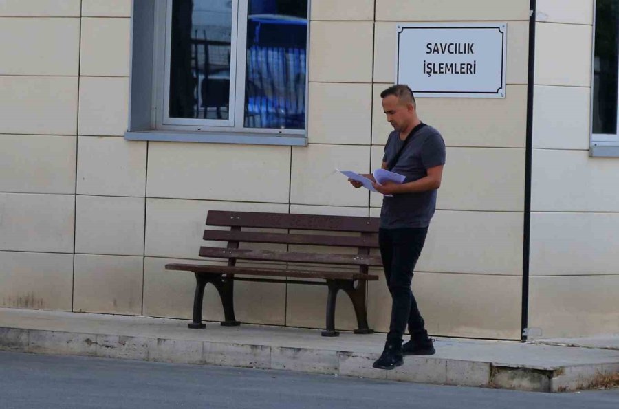 Kıyı Erozyonunda Kumun Altında Kalan 8 Yaşındaki Ezgi Hayatını Kaybetti, Öğretmen Babası Gözyaşlarıyla El Salladı