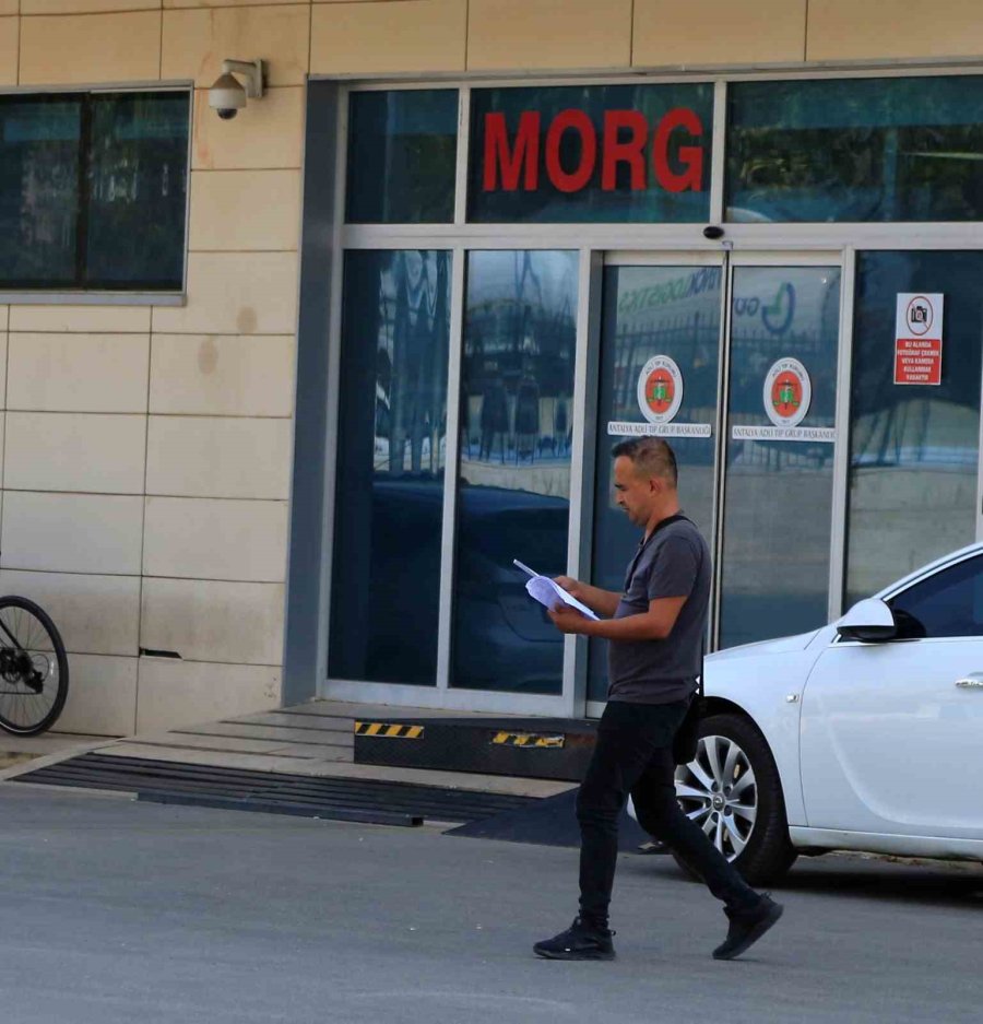 Kıyı Erozyonunda Kumun Altında Kalan 8 Yaşındaki Ezgi Hayatını Kaybetti, Öğretmen Babası Gözyaşlarıyla El Salladı