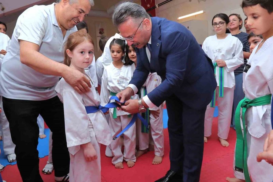 Vali Aksoy, Hentol Müsabasını Seyredip Tekvando Antrenmanını Ziyaret Etti