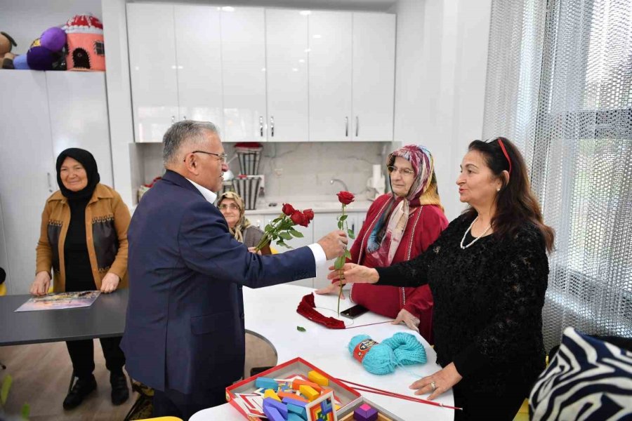 Başkan Büyükkılıç: "ulu Çınarların Her Zaman Yanındayız"