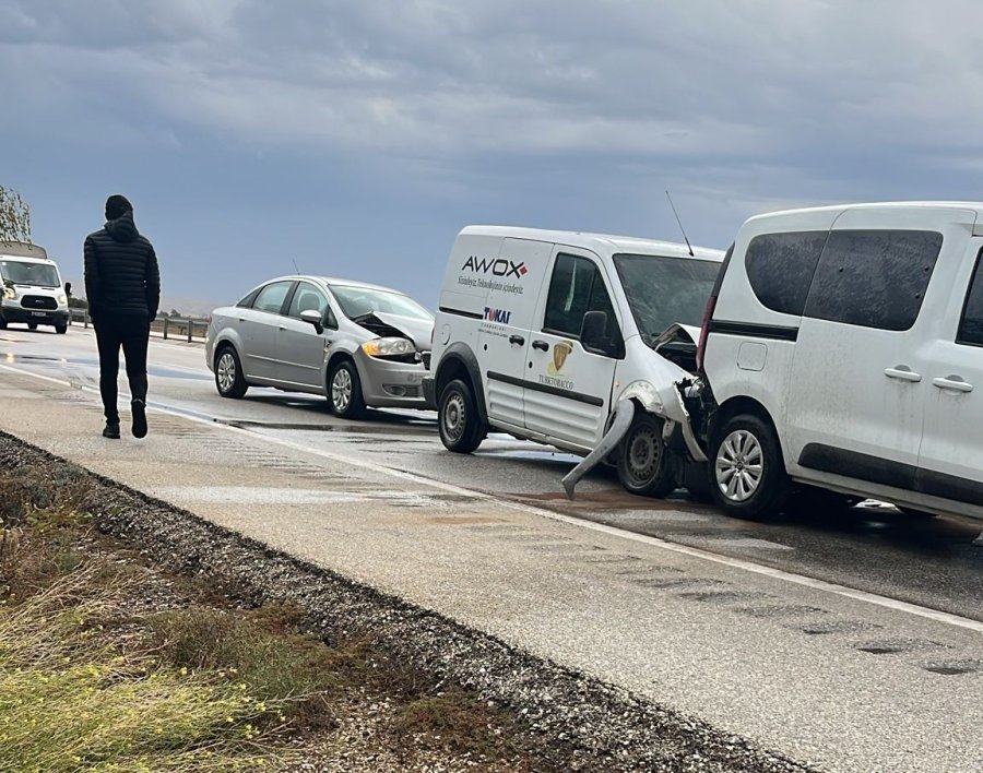 Konya’da Toz Fırtınasında Zincirleme Kaza: 6 Yaralı