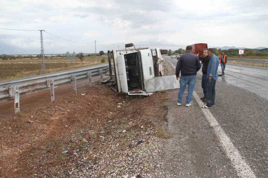 Konya’da Kamyonet Devrildi: 5 Yaralı