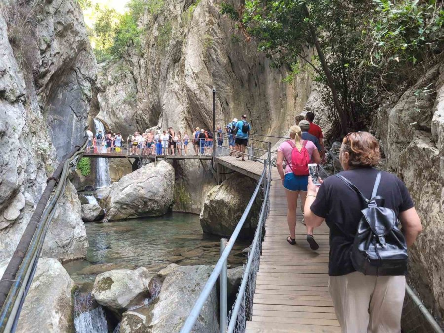 Alanya Belediyesi Dünya Yaşlılar Günü’ne Özel Gezi Düzenledi