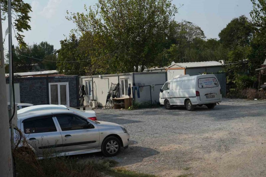 Antalya’da Çok Hisseli Araziye Konulan Konteynerlerdeki Jeneratör Sesleri Mahalleliyi Çileden Çıkardı