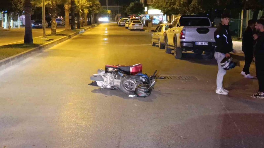 Yaya Geçidinde Scooter İle Motosiklet Çarpıştı: 3 Yaralı