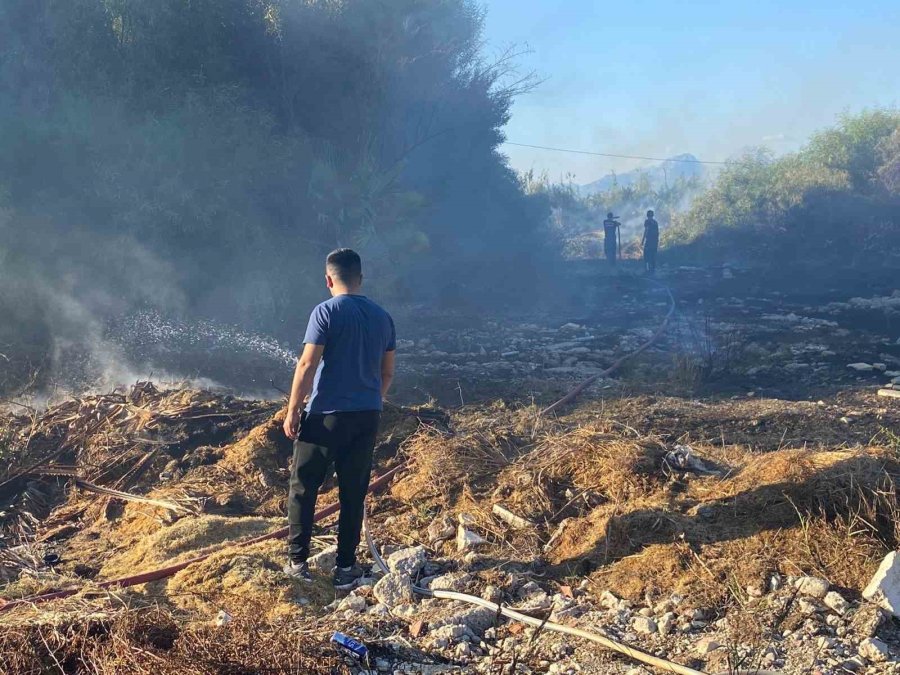 Bahçede Yakılan Ateş Yangın Çıkardı, Golf Arabası Küle Döndü