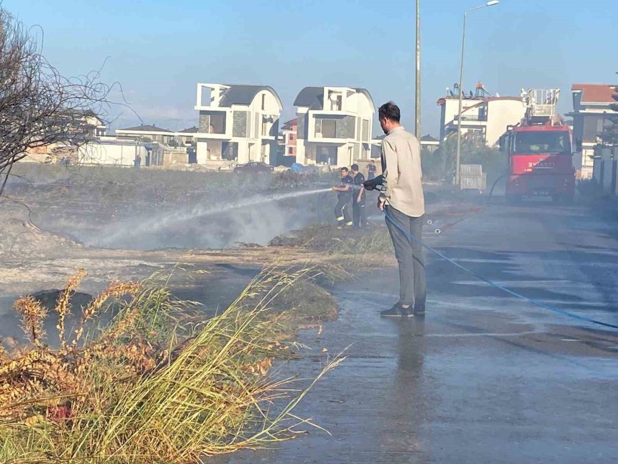 Bahçede Yakılan Ateş Yangın Çıkardı, Golf Arabası Küle Döndü