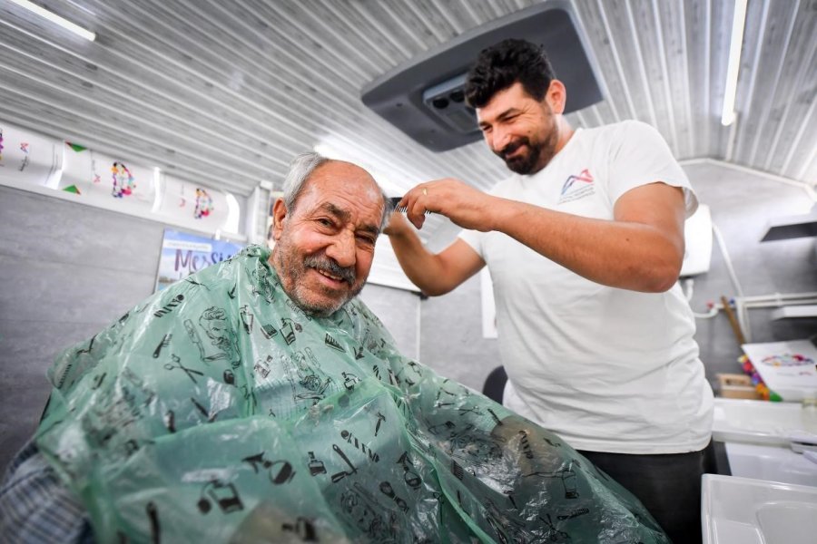 Büyükşehir Belediyesi, Sunduğu Hizmetlerle Yaş Almış Vatandaşların Hayatını Kolaylaştırıyor