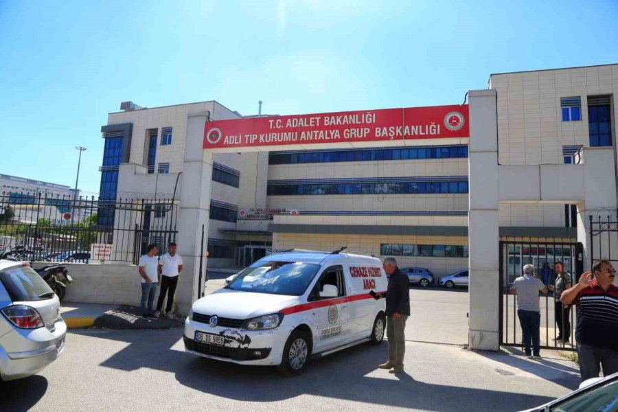 Yıldırım Çarpması Sonucu Ölen 17 Yaşındaki Selahattin’in Cenazesi Babası Tarafından Alındı