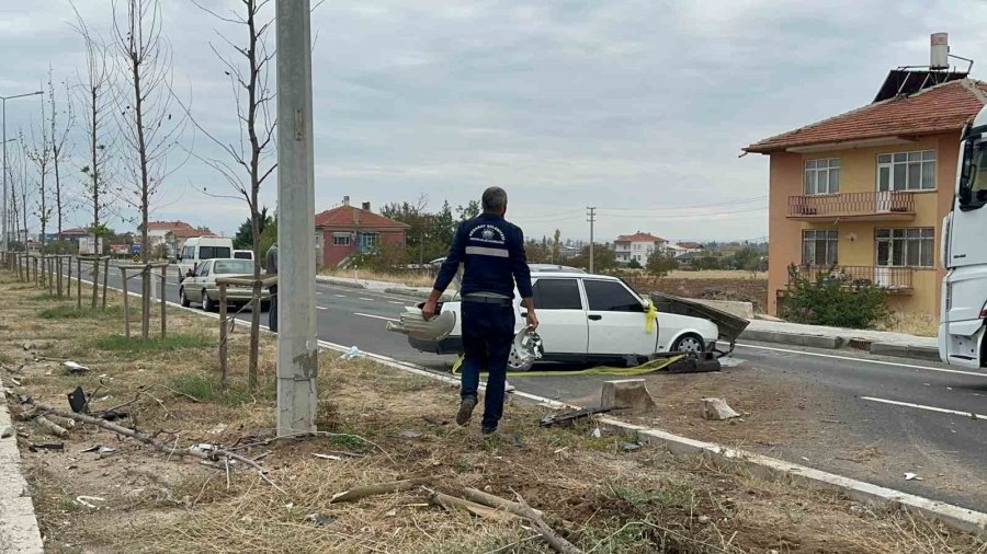 Kontrolden Çıkan Tofaş Hurdaya Döndü: 1 Yaralı