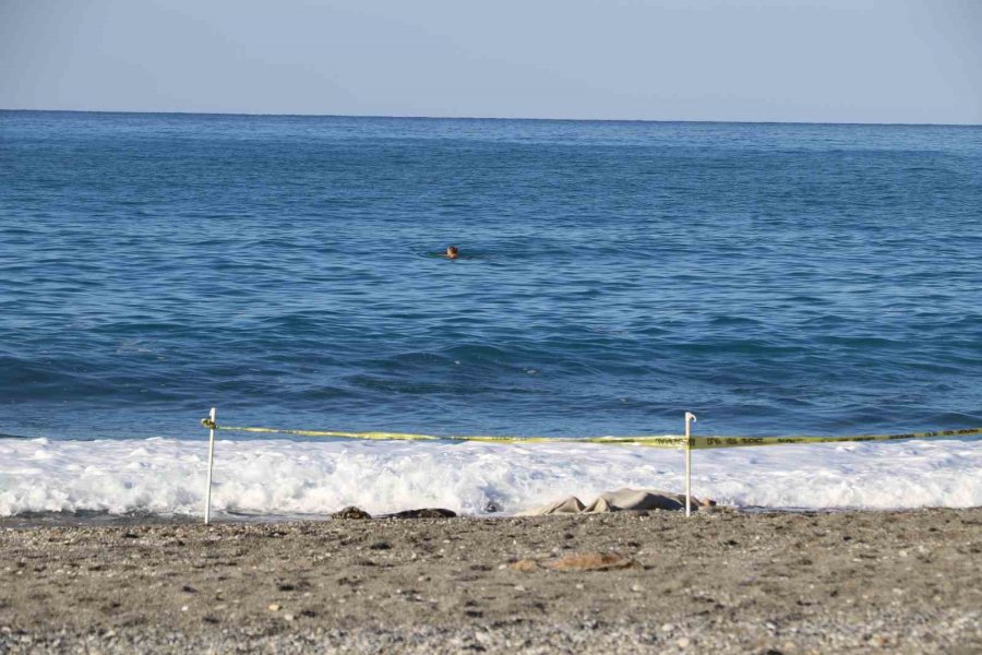 Alanya’da 20 Yaşındaki Gencin Cansız Bedeni Kıyıya Vurdu