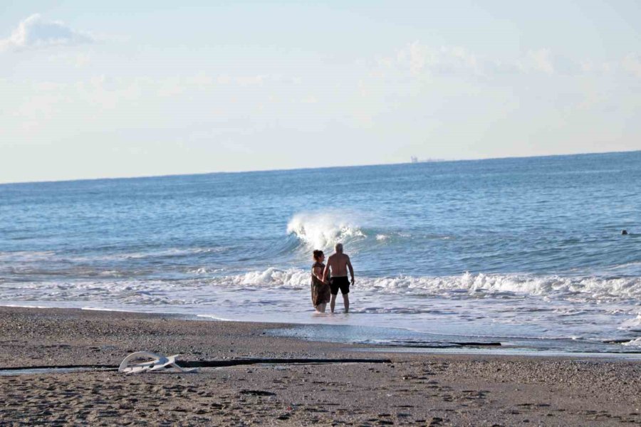 Alanya’da 20 Yaşındaki Gencin Cansız Bedeni Kıyıya Vurdu